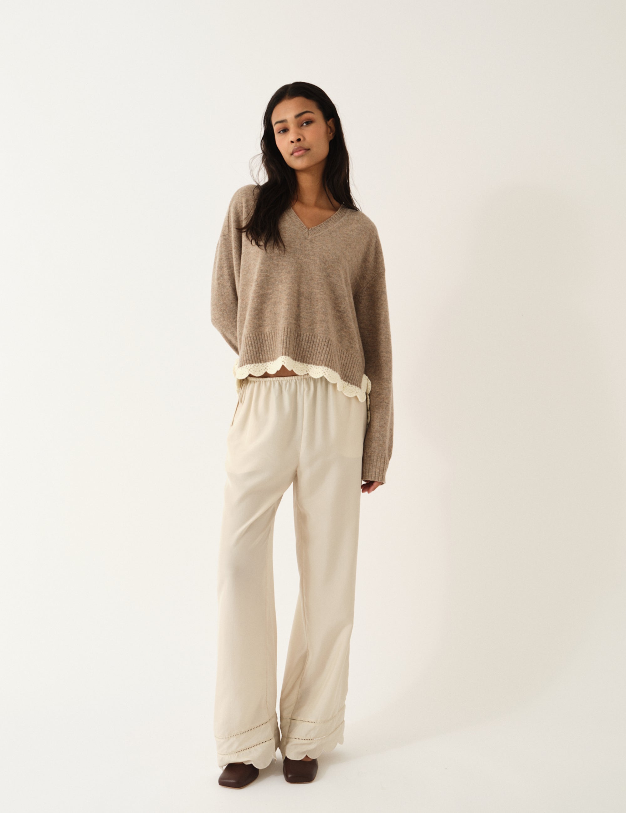 Como Crochet V-Neck Beige Melange
