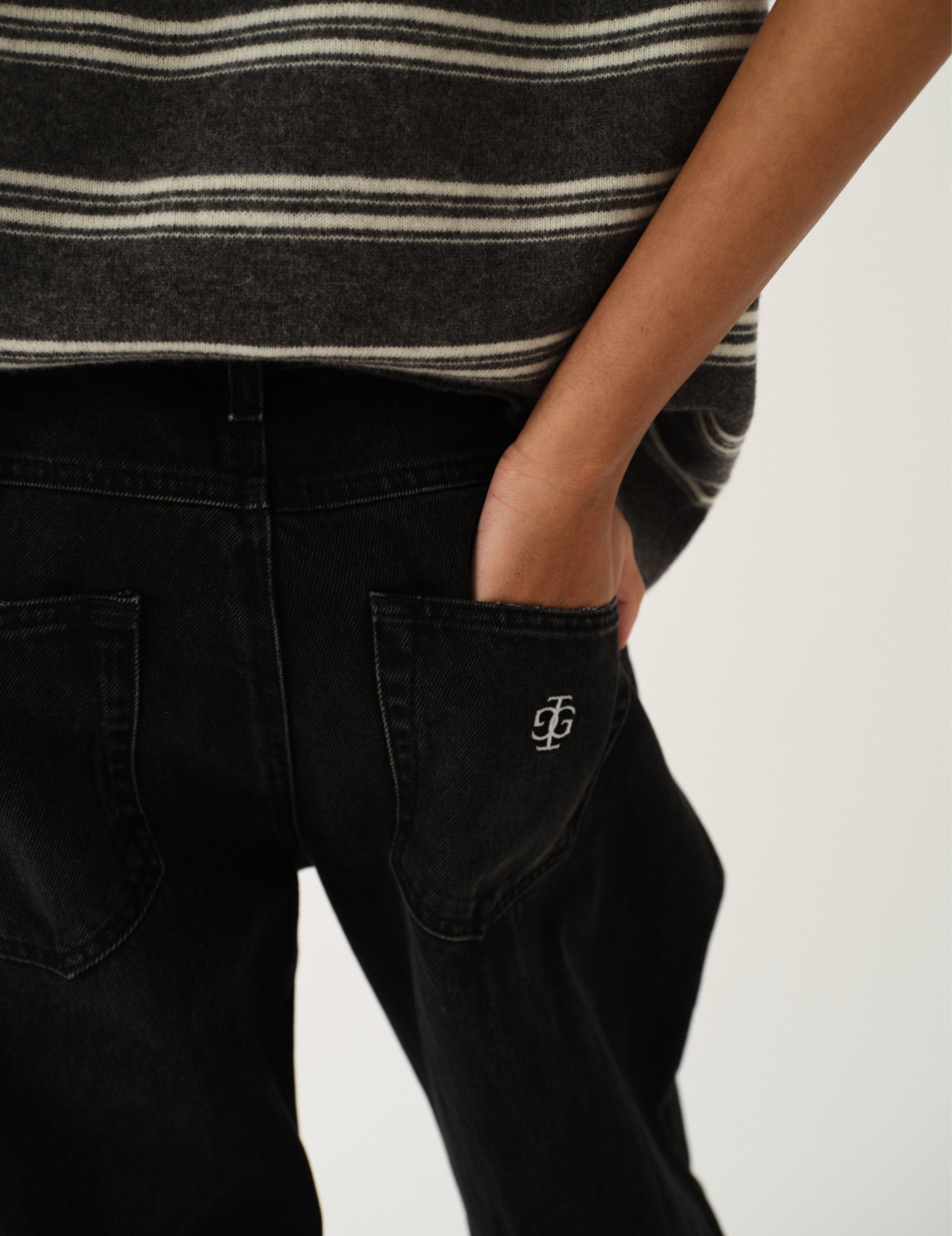 Darcy Barrel Jeans Washed Black Denim 24 / Washed Black Denim