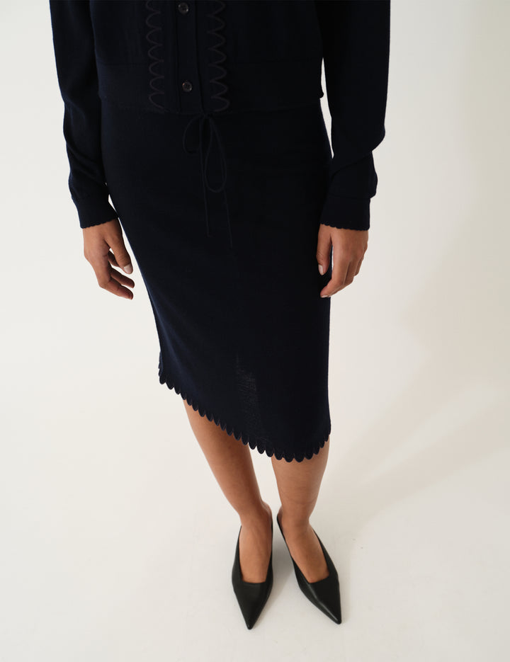 Bergen Scallop Slip Skirt Navy 4 / Navy